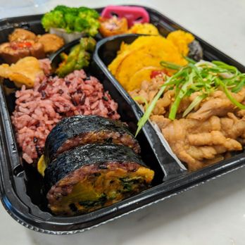 JS KITCHEN by Jang Su Jang - $10 lunch box with some added gimbap. This one comes with pork bulgogi. - Korean Near Me - Duluth, Georgia JS KITCHEN by Jang Su Jang - $10 lunch box with some added gimbap. This one comes with pork bulgogi. - Korean Near Me - Duluth, Georgia