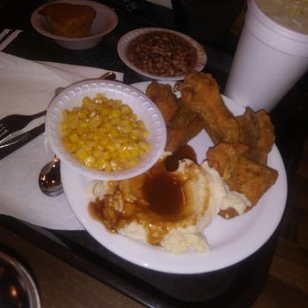 Wally's - Chicken, corn, black eyed peas, mashed potatoes and corn muffin - American Near Me - Charleston, Missouri