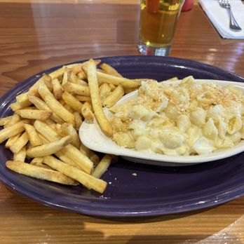 Russian River Brewing - Mac n cheese with fries - Brewpubs Near Me - Windsor, California Russian River Brewing - Mac n cheese with fries - Brewpubs Near Me - Windsor, California