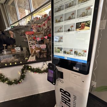 Los Coffeeholics - Inside - ordering Kiosk IG: @ammysalamii - Coffee & Tea Near Me - Valencia, California