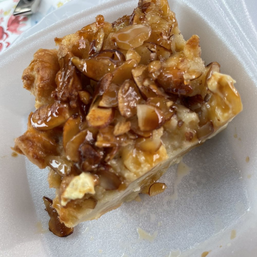 Amaretto bread pudding