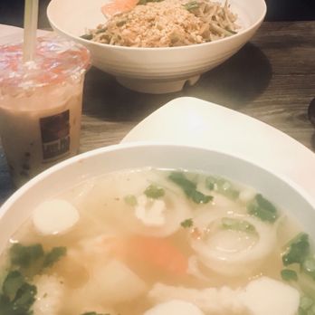 Love Pho Cafe - Vermicelli beef lemongrass bowl- delish; seafood thick noodle soup -yum! - Vietnamese Near Me - Thousand Oaks, California