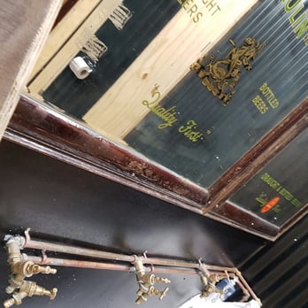 The Pack and Carriage - Wash basin of hostel - Bars Near Me - London, XGL