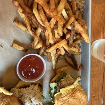 Cibolo Creek Brewing - Chicken sliders - Breweries Near Me - Boerne, Texas