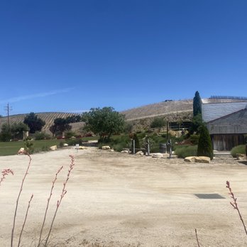 Mid.Point Winery - The parking lot - Wineries Near Me - Paso Robles,, California