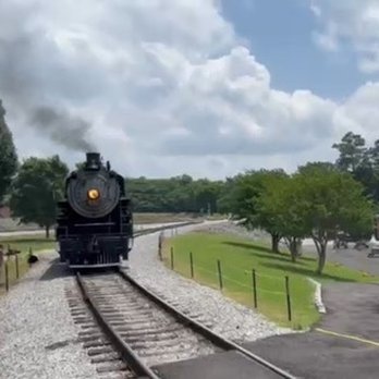 Tennessee Valley Railroad Museum - Lining the train up for the turntable. - Museums Near Me - Chattanooga, Tennessee Tennessee Valley Railroad Museum - Lining the train up for the turntable. - Museums Near Me - Chattanooga, Tennessee