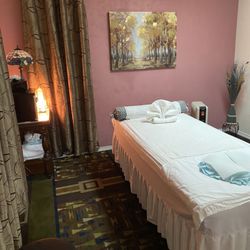 Roxy Massage