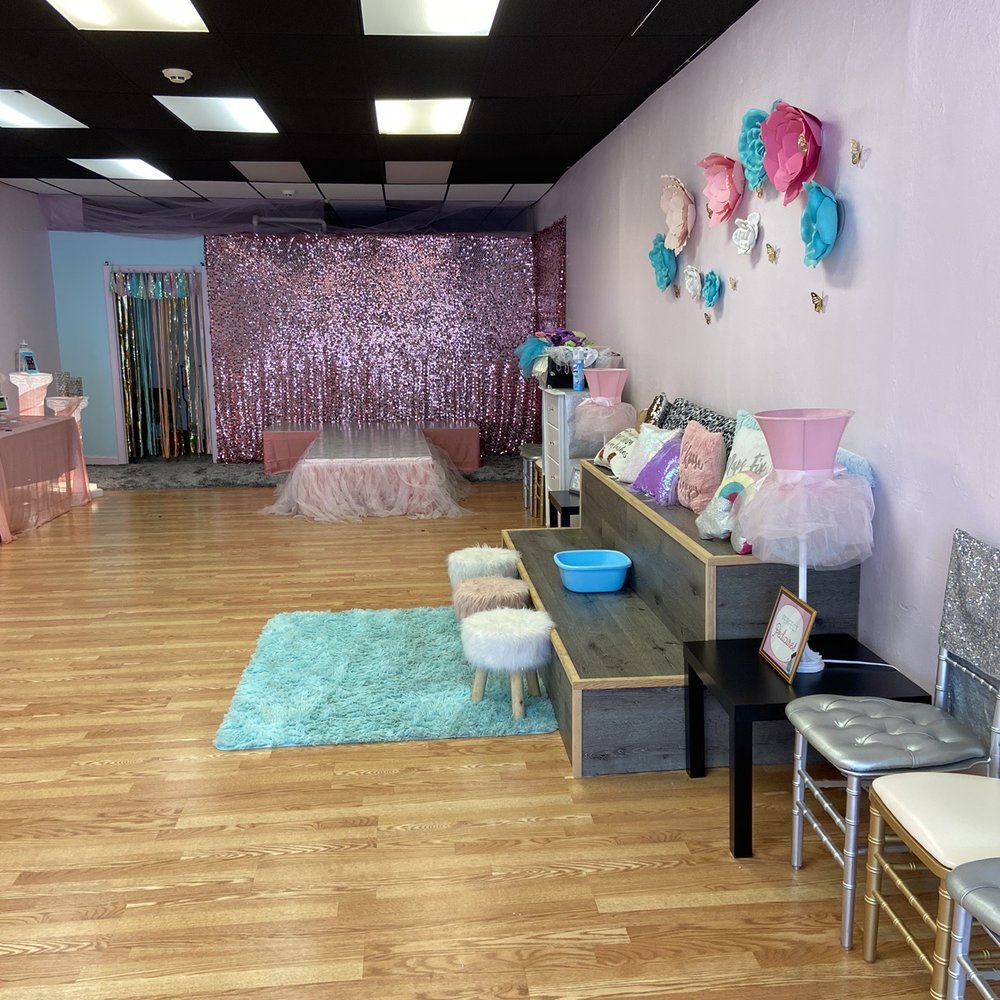 Dazzling Divas - Another view towards the back - Party & Event Planning Near Me - Downers Grove, Illinois Dazzling Divas - Another view towards the back - Party & Event Planning Near Me - Downers Grove, Illinois