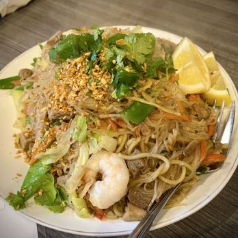 Ruby's Fast Food - Good Combination Pancit Guisado- good big portion enough for two or three people . - Filipino Near Me - Chicago, Illinois Ruby's Fast Food - Good Combination Pancit Guisado- good big portion enough for two or three people . - Filipino Near Me - Chicago, Illinois