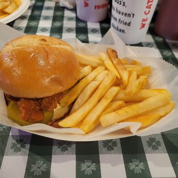 Gus's World Famous Fried Chicken - Chicken sandwhich and fries - Chicken Shop Near Me - Maplewood, Missouri Gus's World Famous Fried Chicken - Chicken sandwhich and fries - Chicken Shop Near Me - Maplewood, Missouri