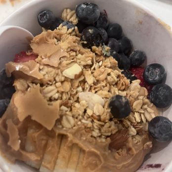 Lazy Daisy - Beverly Hills - Açaí bowl with added pnut butter - New American Near Me - Beverly Hills, California