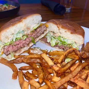 @ the barn restaurant - Granby Burger - Wine Bars Near Me - Granby, Connecticut