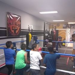 Apex Boxing - Light sparring .
