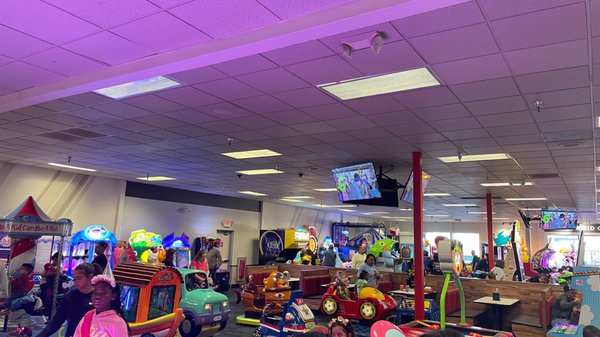 Chuck E. Cheese by null