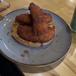 CHICKEN & WAFFLES CHICKEN & WAFFLES
