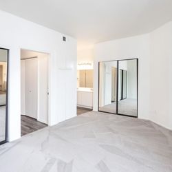 White Oak Gardens Apartments - Spacious Room