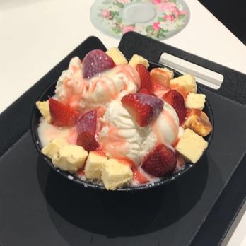 Cafe Moment - strawberry cheesecake with extra ice cream scoop - Desserts Near Me - Chantilly, Virginia Cafe Moment - strawberry cheesecake with extra ice cream scoop - Desserts Near Me - Chantilly, Virginia