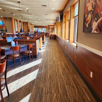 IHOP - Dining Area - American Near Me - Lebec, California