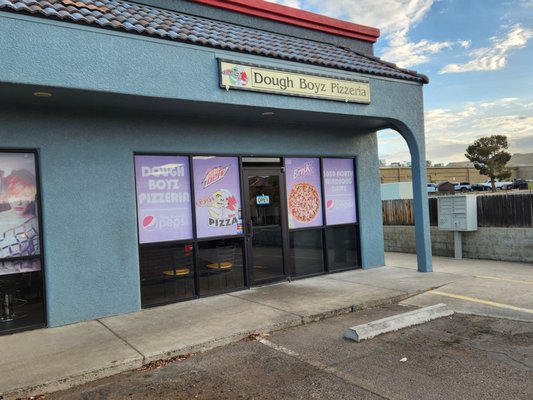 Dough Boyz Pizza & Wings by null