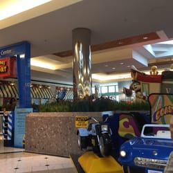 Looney Tunes Play Port - The front entrance at the food court inside macarthur mall