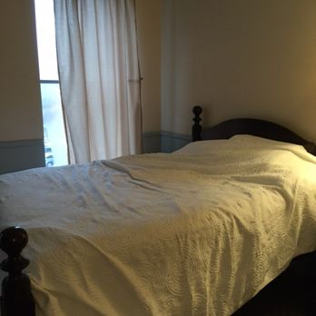 Charles Inn - Stained sheets too! - Hotels Near Me - Bangor, Maine
