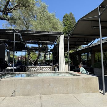 RO Restaurant & Lounge - Outside patio - Lounges Near Me - Yountville, California