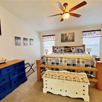 Almost Bearadise - The primary bedroom at the cabin Almost Bearadise king size luxury mattress and bedding, on a log style bed frame - Vacation Rentals Near Me - Sugarloaf , California