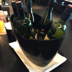 Diners-Club Lounge Flughafen Schwechat - Und Prosecco und vino