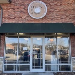 Elle’s Deli & Bagels - Outside