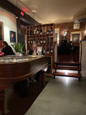 Brandy's on Main by null