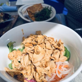 Bosscat Kitchen & Libations - Vietnamese Chicken Bowl Lunch - New American Near Me - Houston, Texas Bosscat Kitchen & Libations - Vietnamese Chicken Bowl Lunch - New American Near Me - Houston, Texas