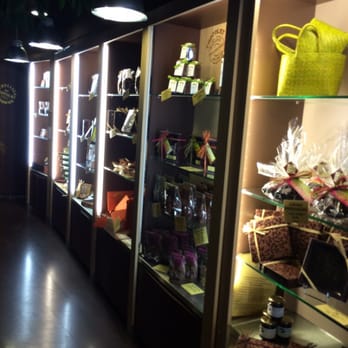 L'Atelier du Chocolat - From inside the shop - Chocolatiers & Shops Near Me - Toulouse, 31 L'Atelier du Chocolat - From inside the shop - Chocolatiers & Shops Near Me - Toulouse, 31