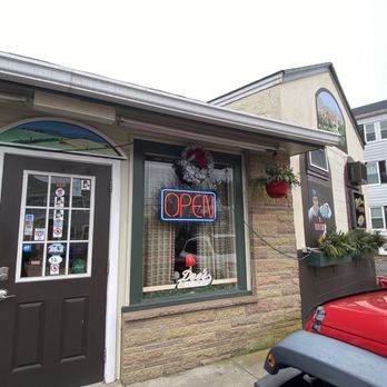 Dee's Deli - Entrance - Delis Near Me - Cranston, Rhode Island