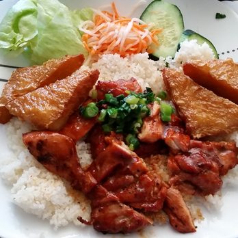 Pho Vina - Broken rice plate with charbroiled chicken and shrimp paste - Vietnamese Near Me - Pomona, California