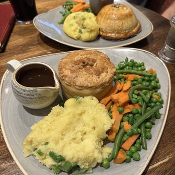 The Crown Liquor Saloon - Steak & Guinness Pie - Pubs Near Me - Belfast, BFS