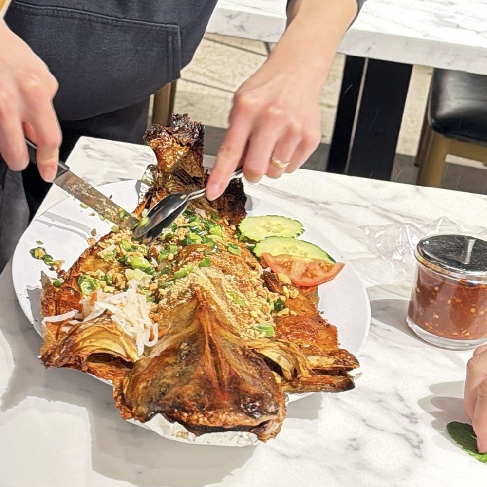 Favori Restaurant - Large fish - Vietnamese Near Me - Garden Grove, California Favori Restaurant - Large fish - Vietnamese Near Me - Garden Grove, California