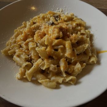 Yard House - -Mac-Cheese-2 - New American Near Me - Honolulu, Hawaii Yard House - -Mac-Cheese-2 - New American Near Me - Honolulu, Hawaii