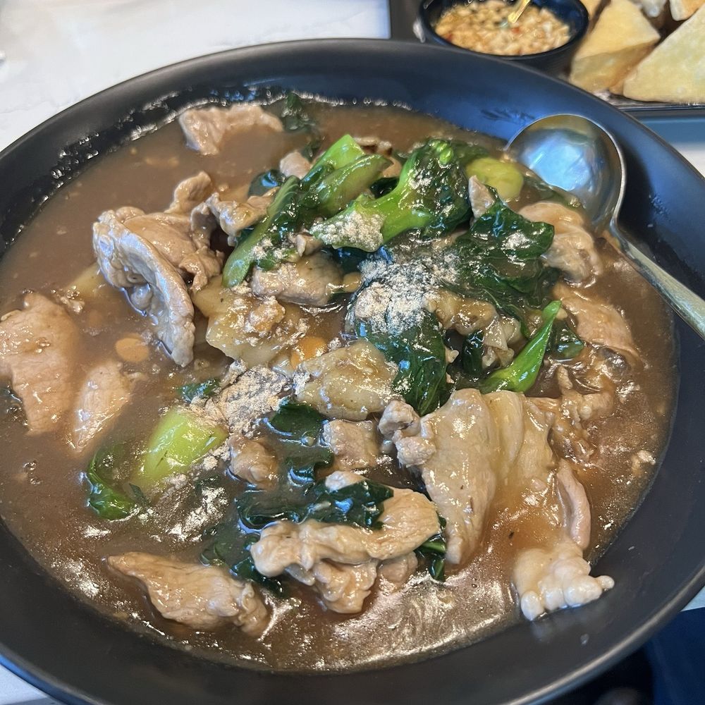 Linjee Thai - Pad Thai with pork and big noodles! - Thai Near Me - Alexandria, Virginia Linjee Thai - Pad Thai with pork and big noodles! - Thai Near Me - Alexandria, Virginia