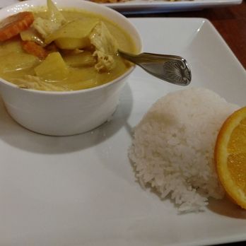 Thai Paradise - Yellow chicken curry with steamed rice (lunch special) - Thai Near Me - Folsom, California Thai Paradise - Yellow chicken curry with steamed rice (lunch special) - Thai Near Me - Folsom, California