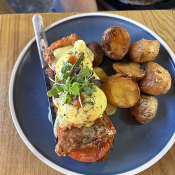 Sunny Side Breakfast - Benedict...and those potatoes! - Breakfast & Brunch Near Me - Sacramento, California Sunny Side Breakfast - Benedict...and those potatoes! - Breakfast & Brunch Near Me - Sacramento, California