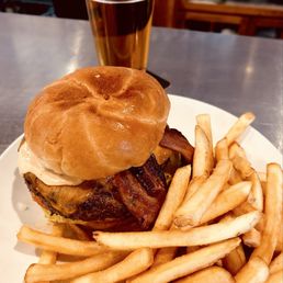8oz wagyu blend beef patty, crispy bacon ect... absolutely delicious
