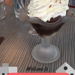 Les P'tites Côtes - La coupe brownie (glace vanille, glace chocolat, brownie, chantilly)