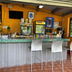 Sha's - Bar with all beers and drinks displayed
