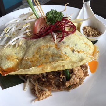 Chiang Mai - Royal Pad Thai with Chicken - Thai Near Me - Toronto, Ontario Chiang Mai - Royal Pad Thai with Chicken - Thai Near Me - Toronto, Ontario