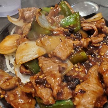 Yi Xin Cafe - Sizzling Beef with Black Bean Sauce - Hong Kong Style Cafe Near Me - Honolulu, Hawaii Yi Xin Cafe - Sizzling Beef with Black Bean Sauce - Hong Kong Style Cafe Near Me - Honolulu, Hawaii