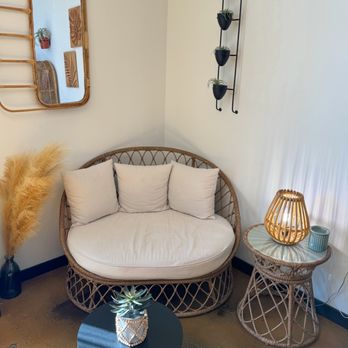 Refresh Nutrition - Cute area to sit - Coffee & Tea Near Me - Savannah, Georgia