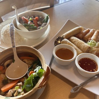 Kour Thai - Combo appetizer  Chicken and vegetable soup  Green curry chicken spicy - Thai Near Me - Clearlake, California