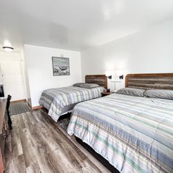 The John Day Motel - Clean and comfortable double queen room.
