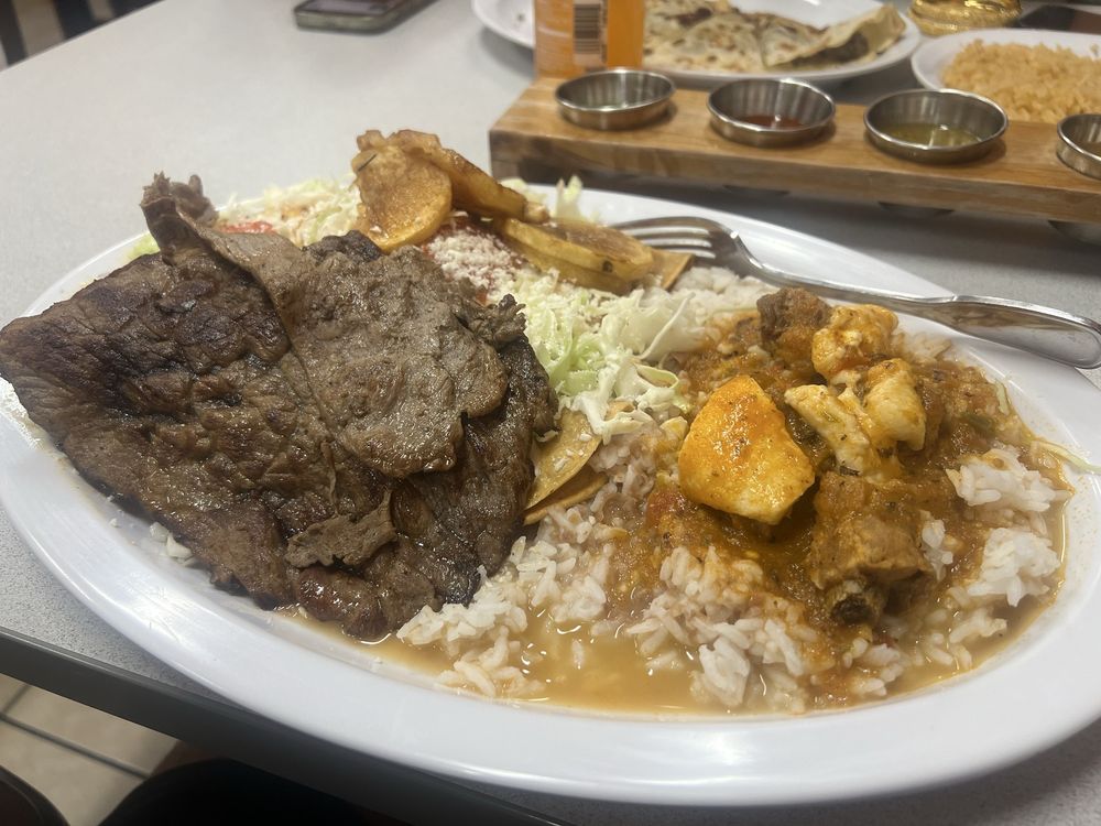 Birrieria y Taqueria El Pachuco Logo