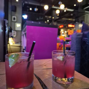 Moxy Chicago Downtown - Moxy cocktails - Hotels Near Me - Chicago, Illinois